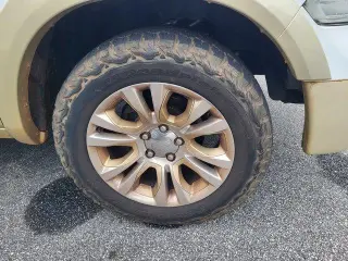 Ram 1500 2015 4x4 Laramie Limited 4 puertas Cabina doble 6.3 pies. Pickup con caja corta (lanzamiento a mediados de año)