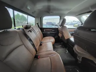 Ram 1500 2015 4x4 Laramie Limited 4 puertas Cabina doble 6.3 pies. Pickup con caja corta (lanzamiento a mediados de año)
