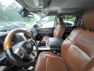 Ram 1500 2015 4x4 Laramie Limited 4 puertas Cabina doble 6.3 pies. Pickup con caja corta (lanzamiento a mediados de año)