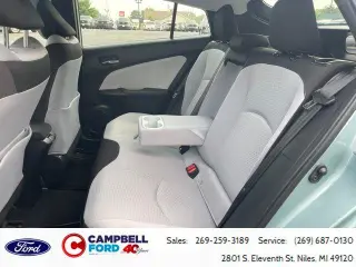 Toyota Prius 2022 LE 4 puertas hatchback