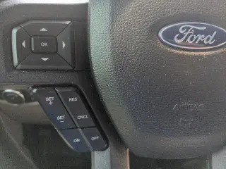 Ford F-150 2017 4x4 XL 4 puertas SuperCrew 5.5 pies SB