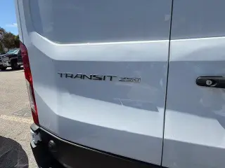 Ford Transit 2024 250 3 puertas LWB Techo Medio Furgón de Carga