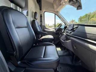 Ford Transit 2024 250 3 puertas LWB Techo Medio Furgón de Carga
