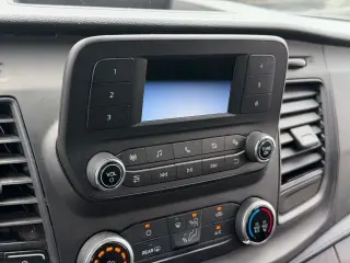 Ford Transit 2025 250 3 puertas SWB Techo Bajo Furgón de Carga