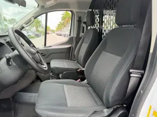 Ford Transit 2025 250 3 puertas SWB Techo Bajo Furgón de Carga