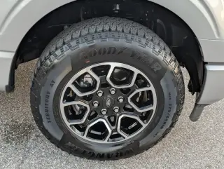 Ford F-150 2023 4x4 XL 4 puertas SuperCrew 5.5 pies. SB