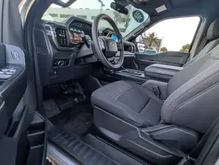 Ford F-150 2023 4x4 XL 4 puertas SuperCrew 5.5 pies. SB