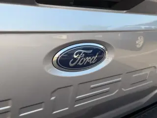 Ford F-150 2024 4x2 STX 4 puertas SuperCrew 5.5 pies. SB
