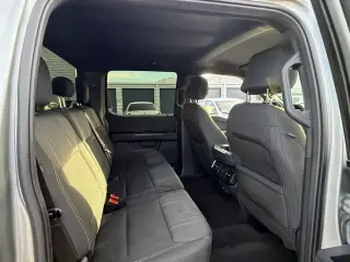 Ford F-150 2024 4x2 STX 4 puertas SuperCrew 5.5 pies. SB