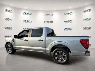 Ford F-150 2024 4x2 STX 4 puertas SuperCrew 5.5 pies. SB
