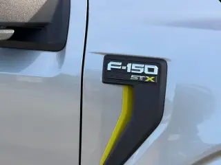 Ford F-150 2024 4x2 STX 4 puertas SuperCrew 5.5 pies. SB