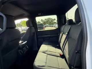 Ford F-150 2025 4x2 STX 4 puertas SuperCrew 5.5 pies. SB