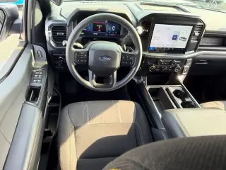 Ford F-150 2025 4x2 STX 4 puertas SuperCrew 5.5 pies. SB