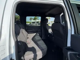 Ford F-150 2025 4x2 STX 4 puertas SuperCrew 5.5 pies. SB
