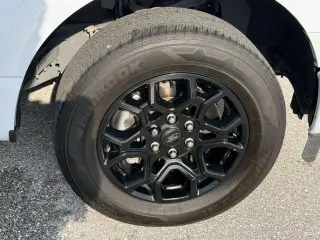 Ford F-150 2025 4x2 STX 4 puertas SuperCrew 5.5 pies. SB