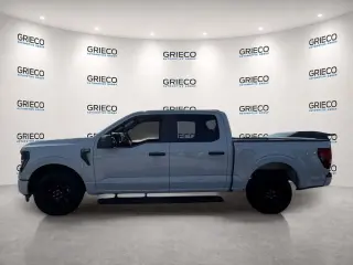 Ford F-150 2025 4x2 STX 4 puertas SuperCrew 5.5 pies. SB