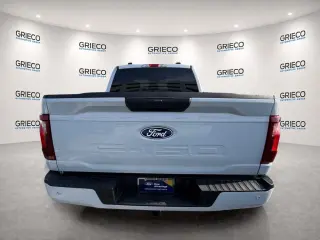 Ford F-150 2025 4x2 STX 4 puertas SuperCrew 5.5 pies. SB