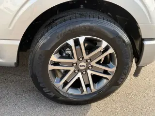 Ford F-150 2023 4x2 XL Cabina Super 4 puertas 6.5 pies SB