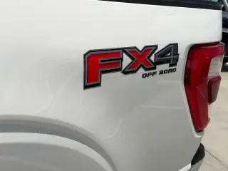 Ford F-150 2022 4x4 XL 4 puertas SuperCrew 5.5 pies. SB