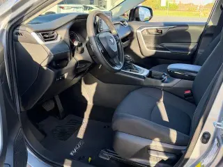Toyota RAV4 2021 LE 4p SUV