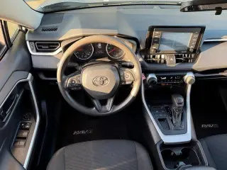Toyota RAV4 2021 LE 4p SUV