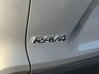 Toyota RAV4 2021 LE 4p SUV