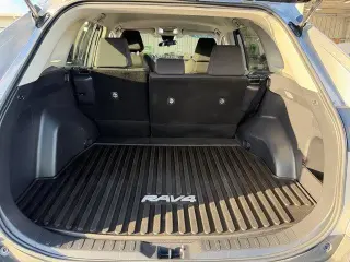 Toyota RAV4 2021 LE 4p SUV