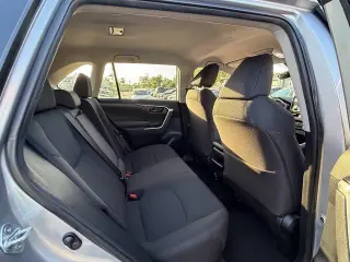 Toyota RAV4 2021 LE 4p SUV