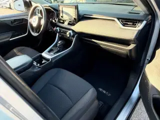 Toyota RAV4 2021 LE 4p SUV
