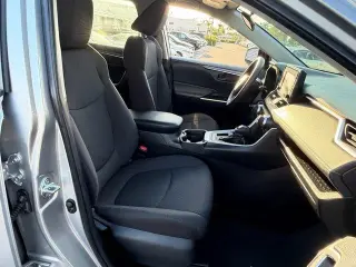 Toyota RAV4 2021 LE 4p SUV