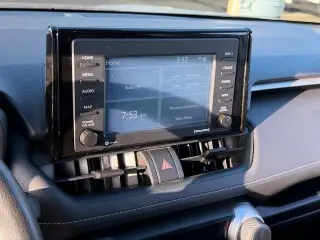 Toyota RAV4 2021 LE 4p SUV