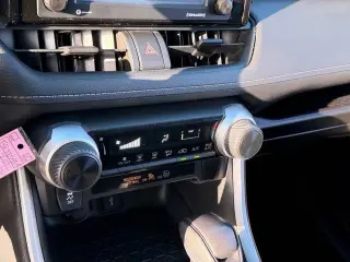Toyota RAV4 2021 LE 4p SUV