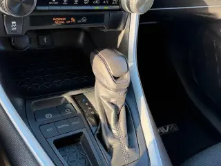 Toyota RAV4 2021 LE 4p SUV