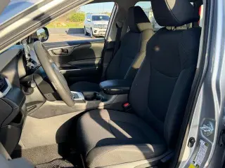 Toyota RAV4 2021 LE 4p SUV