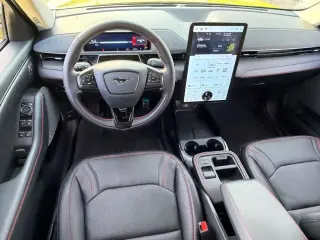 Ford Mustang Mach-E 2025 Premium 4p SUV