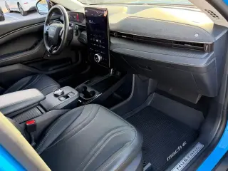 Ford Mustang Mach-E 2023 Premium 4p SUV