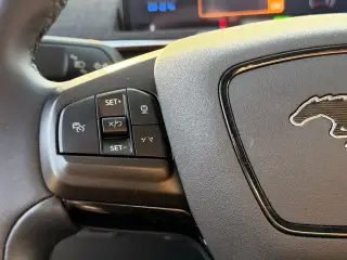 Ford Mustang Mach-E 2023 Premium 4p SUV
