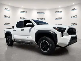 Toyota Tacoma 2024 4x4 SR5 4p Doble Cabina 5.0 ft SB