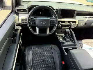 Toyota Tacoma 2024 4x4 SR5 4p Doble Cabina 5.0 ft SB