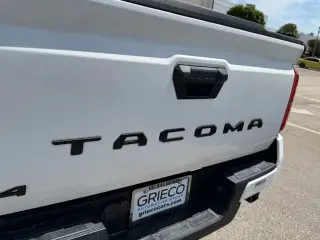 Toyota Tacoma 2024 4x4 SR5 4p Doble Cabina 5.0 ft SB