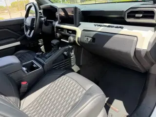Toyota Tacoma 2024 4x4 SR5 4p Doble Cabina 5.0 ft SB