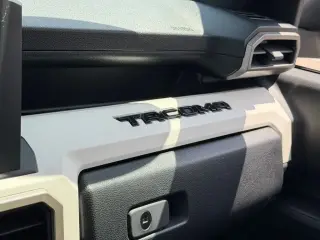 Toyota Tacoma 2024 4x4 SR5 4p Doble Cabina 5.0 ft SB
