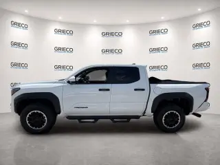 Toyota Tacoma 2024 4x4 SR5 4p Doble Cabina 5.0 ft SB