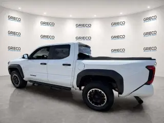 Toyota Tacoma 2024 4x4 SR5 4p Doble Cabina 5.0 ft SB