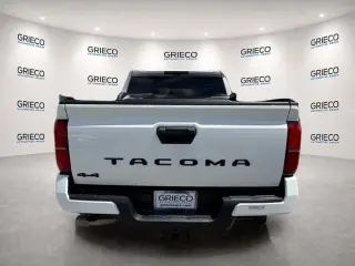 Toyota Tacoma 2024 4x4 SR5 4p Doble Cabina 5.0 ft SB