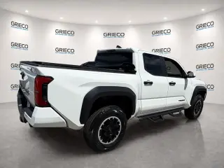 Toyota Tacoma 2024 4x4 SR5 4p Doble Cabina 5.0 ft SB