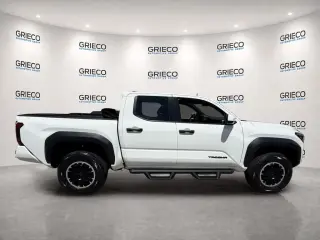 Toyota Tacoma 2024 4x4 SR5 4p Doble Cabina 5.0 ft SB