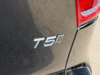 Volvo XC40 2021 AWD T5 R-Design 4p SUV