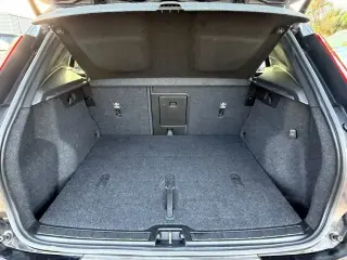 Volvo XC40 2021 AWD T5 R-Design 4p SUV