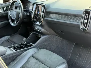 Volvo XC40 2021 AWD T5 R-Design 4p SUV